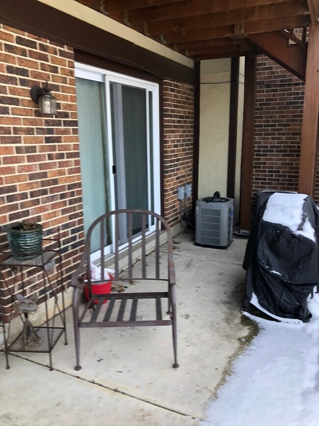 Building Photo - 412 Sandhurst Cir