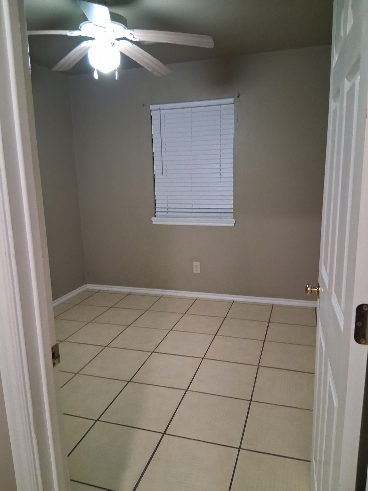 Building Photo - 111 E Sandy Creek Dr