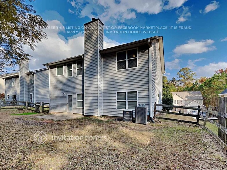 Building Photo - 169 Hawthorn Dr