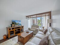 Building Photo - 1-bed, 1-bath condo located in Waikiki. In...