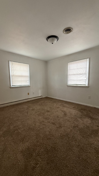 Building Photo - 1601 N Oak St