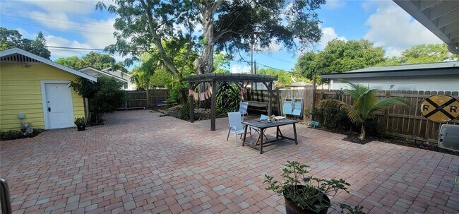 Building Photo - 3026 Burlington Ave N