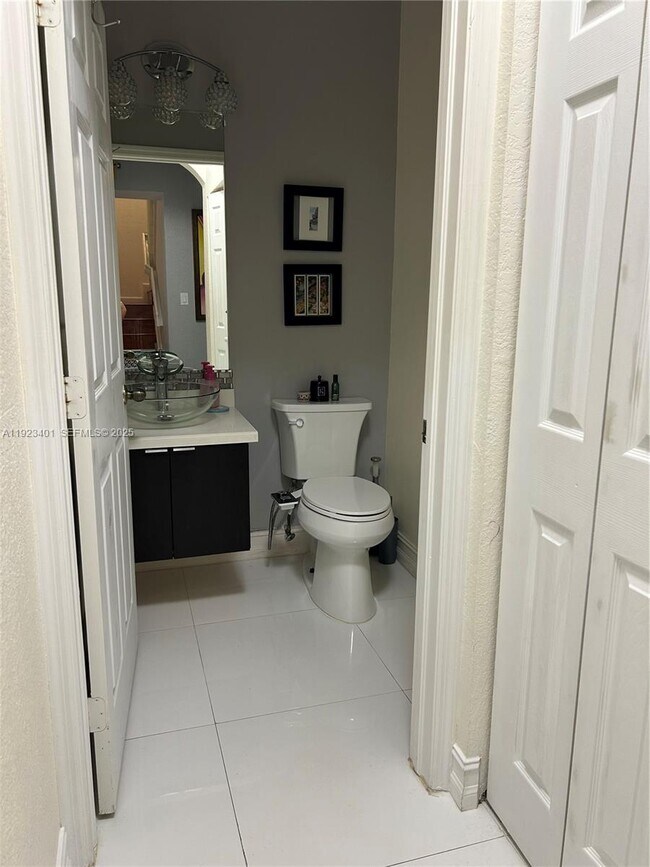 Building Photo - 4110 NE 24th St