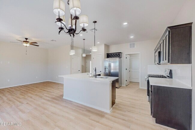 Building Photo - 516 Logwood Ave