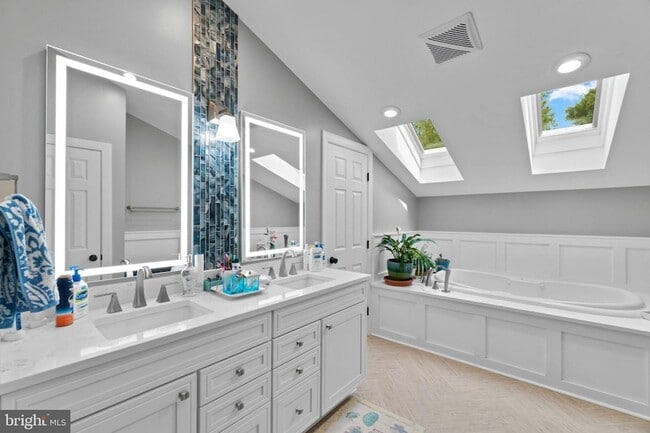 Building Photo - 6874 Caravan Ct