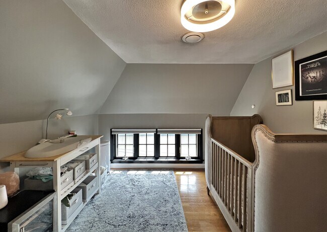 Building Photo - 4 Day St