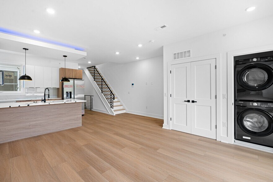 Building Photo - 1947 N Marshall St