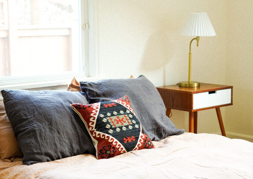 Building Photo - 4603 NE Irving St