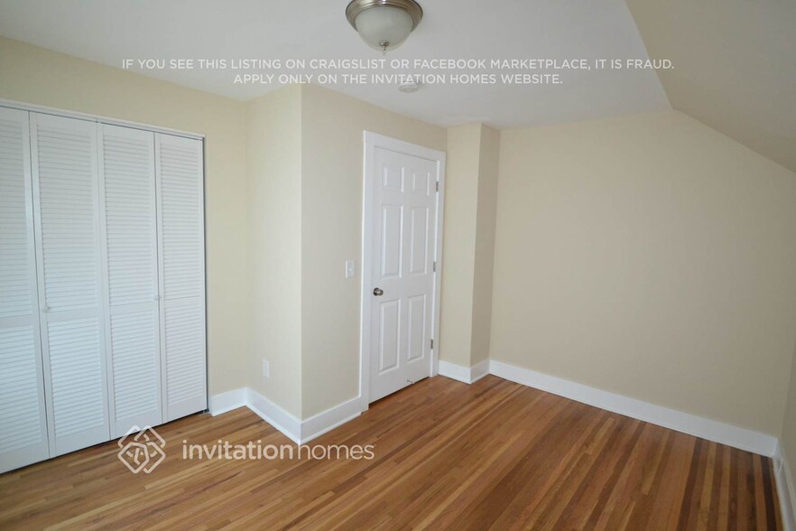 Building Photo - 3962 Van Buren St NE