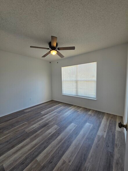 Building Photo - 1632 Tudor Ln