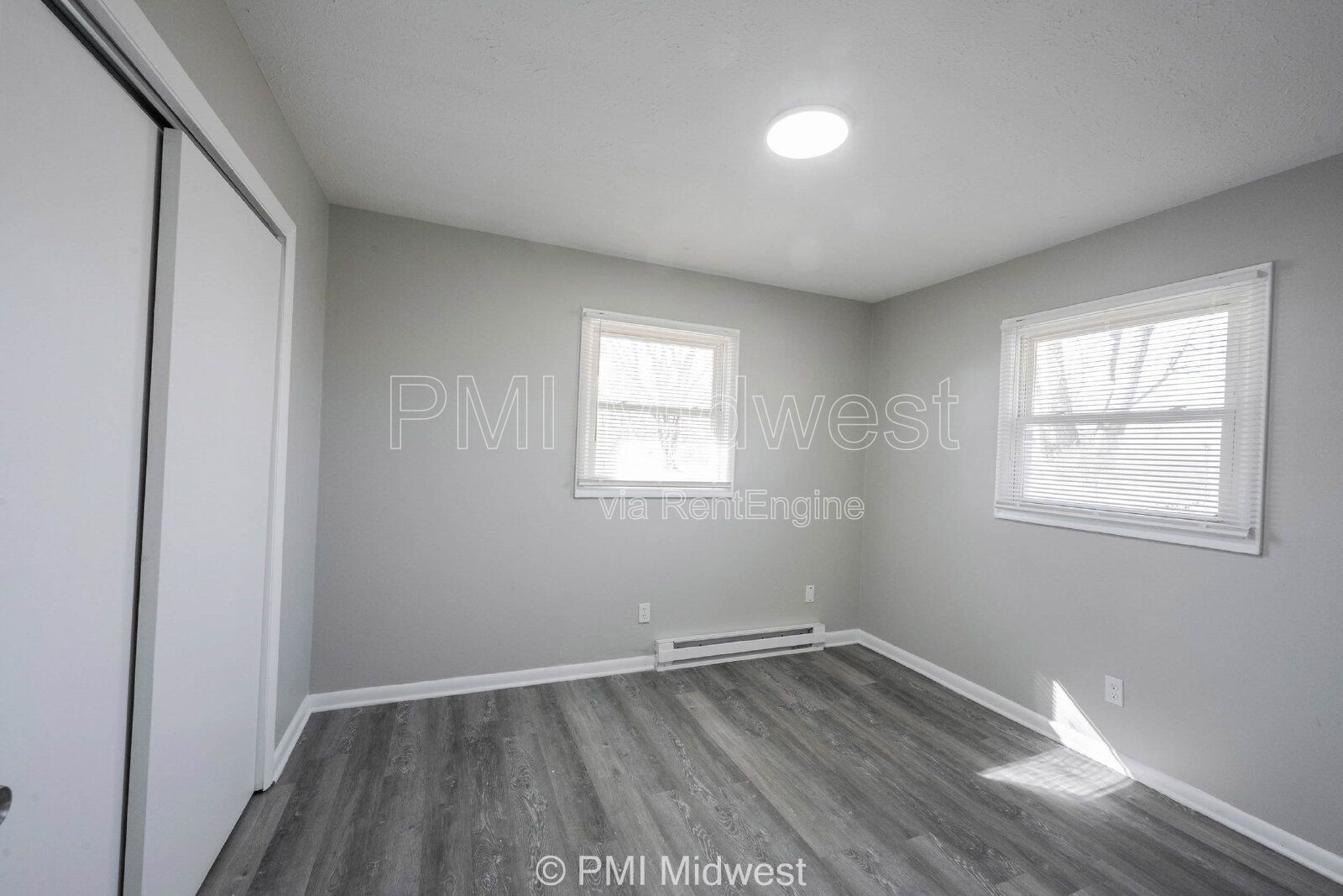 Building Photo - 570 US-52