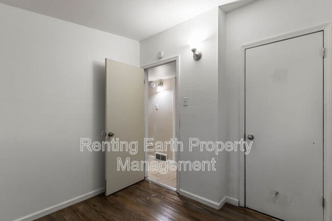 Building Photo - 801 Thomas Ave