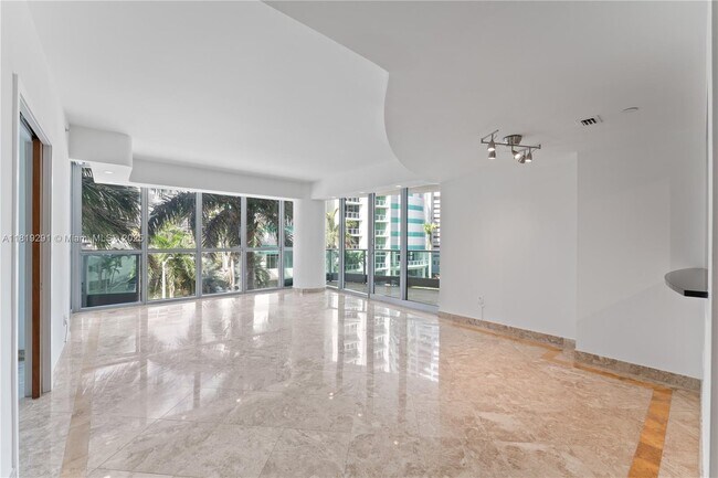 Building Photo - 1331 Brickell Bay Dr