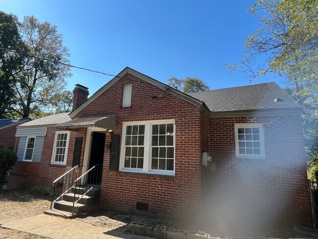 Primary Photo - 2106 S Andrews Cir