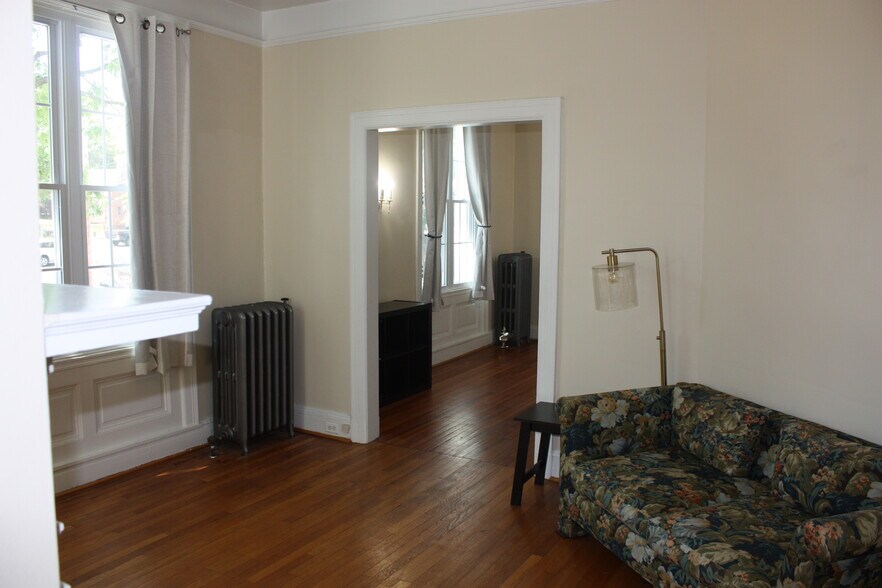 Building Photo - 3409 Greenway