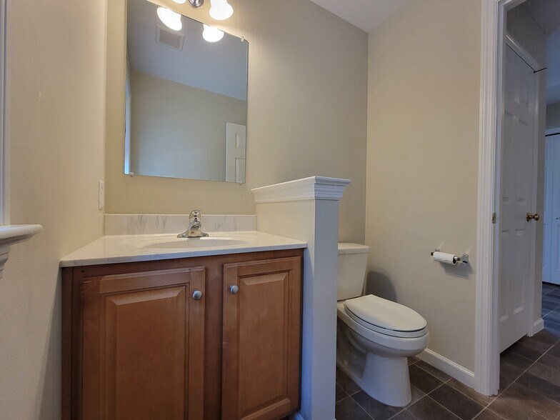 Building Photo - 709 Palmer Cir