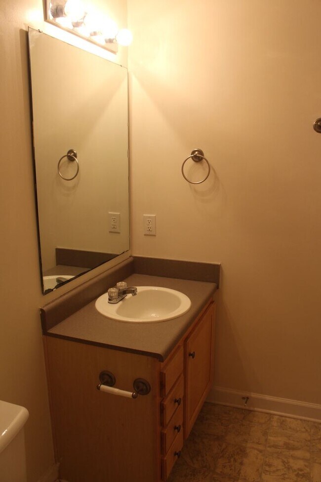 Building Photo - 611 Harts Cove Way