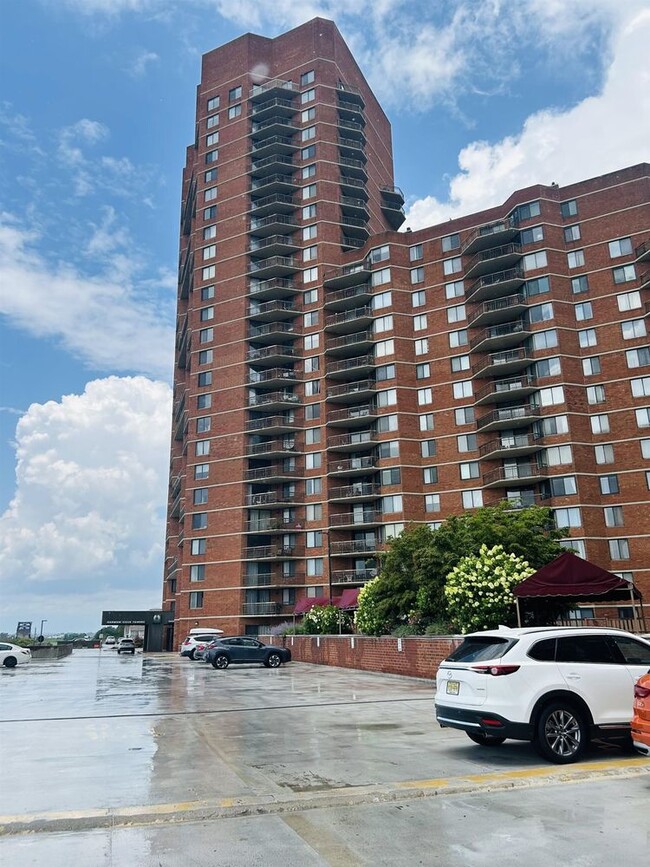 Primary Photo - 1040 Harmon Cove Tower