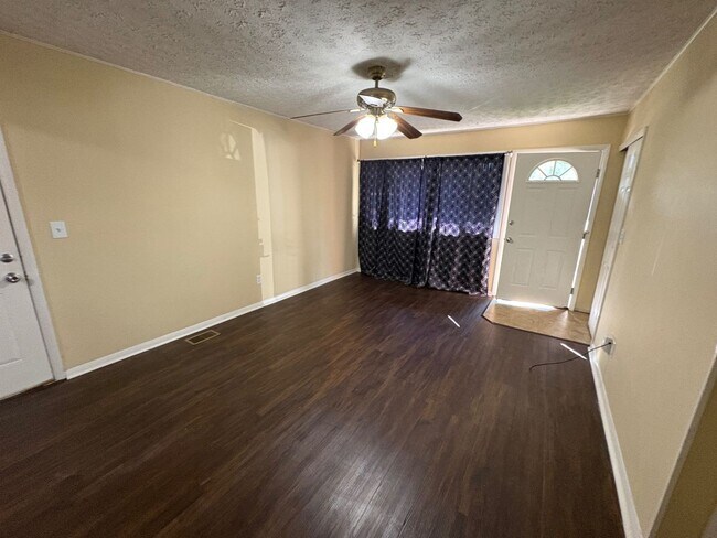 Building Photo - 508 Amor Pl