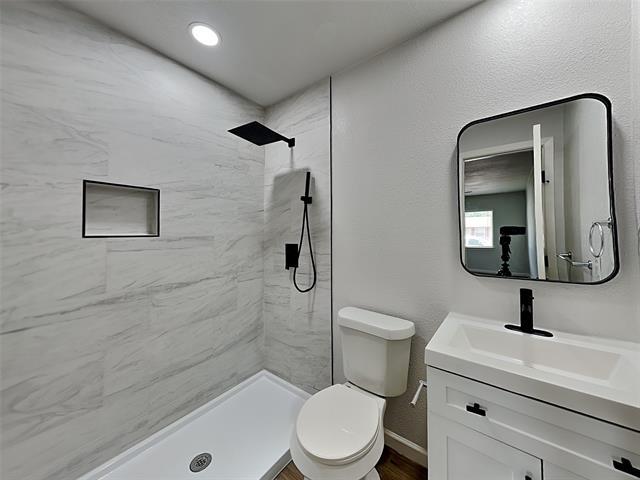Building Photo - 12504 Shorecrest Ln