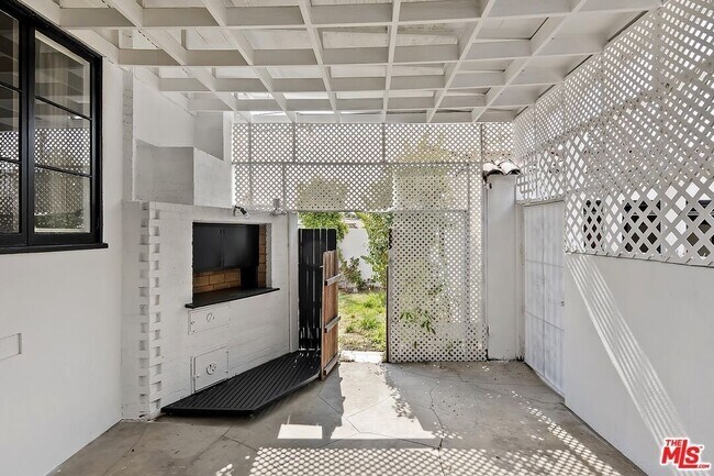 Building Photo - 1844 S Wooster St