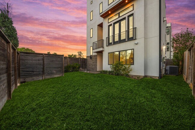 Building Photo - 7327 Shadyvilla Pointe Dr