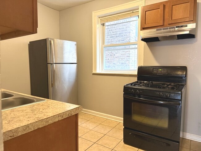 Building Photo - 7615 S Kingston Ave