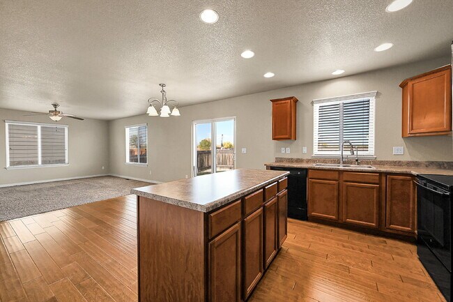Building Photo - $2,145.00, 4-bed, 2.5-bath located in Colo...