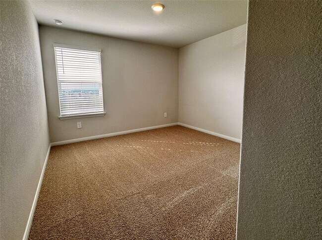 Building Photo - 115 Bethpage Dr