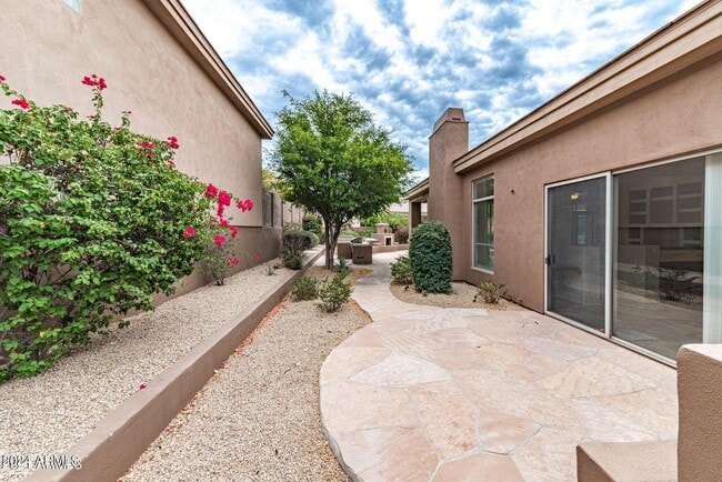 Building Photo - 11473 E Blanche Dr