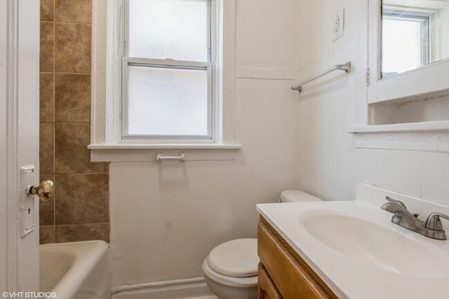 Building Photo - 3408 W Berteau Ave
