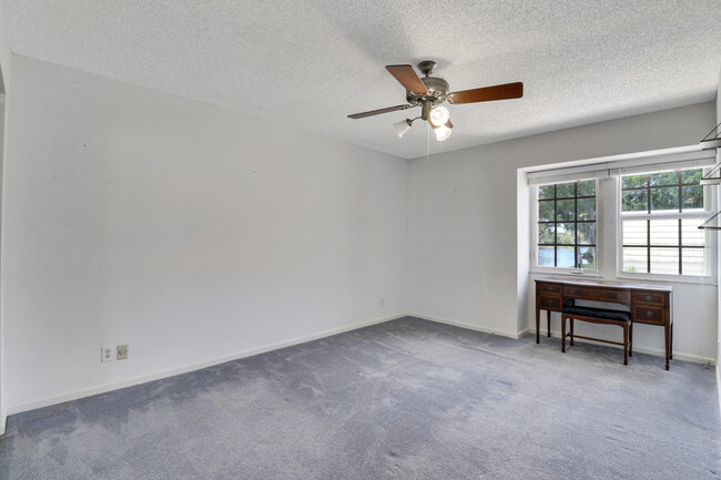 Building Photo - 4280 Hazel Ave