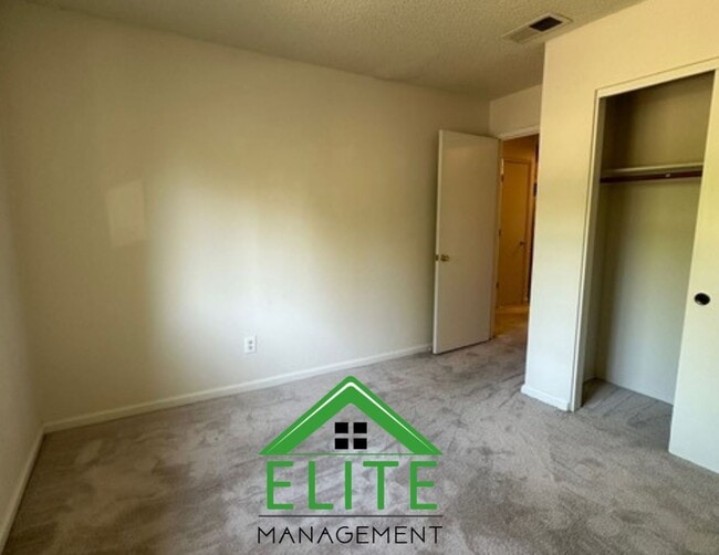 Building Photo - **2 Bed, 2 Bath Condo in Gated Community |...
