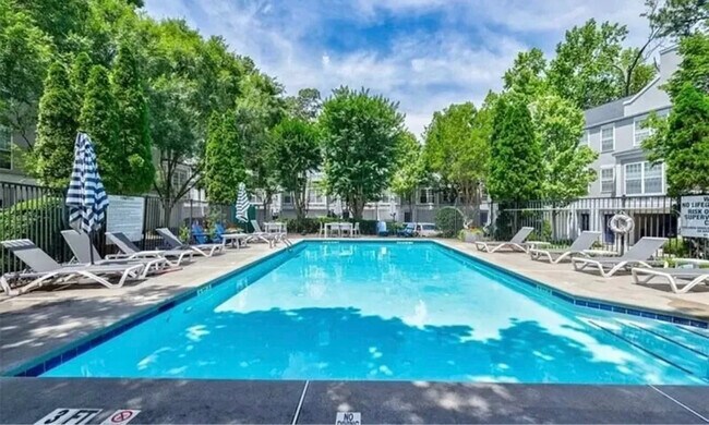 Building Photo - 1178 Village Ct SE