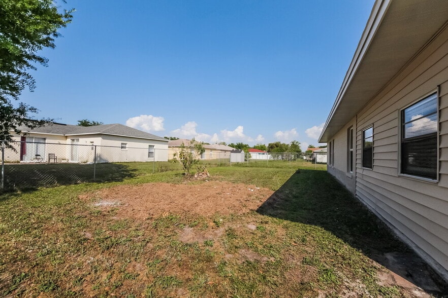Building Photo - 619 Heraldo Ct