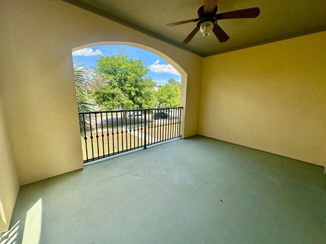 Building Photo - Beautiful Two Bedroom Townhome Located in Bluffton Village!
