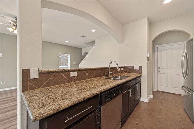 Building Photo - 8908 Clovermist Dr