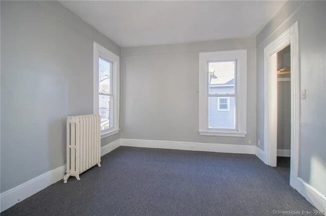 Building Photo - 565 Orchard St