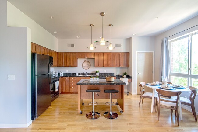 Building Photo - 2B/2B Luxury Louisville Condo with Mountai...