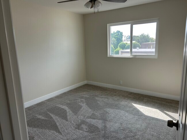 Building Photo - 8165 Laguna Ct