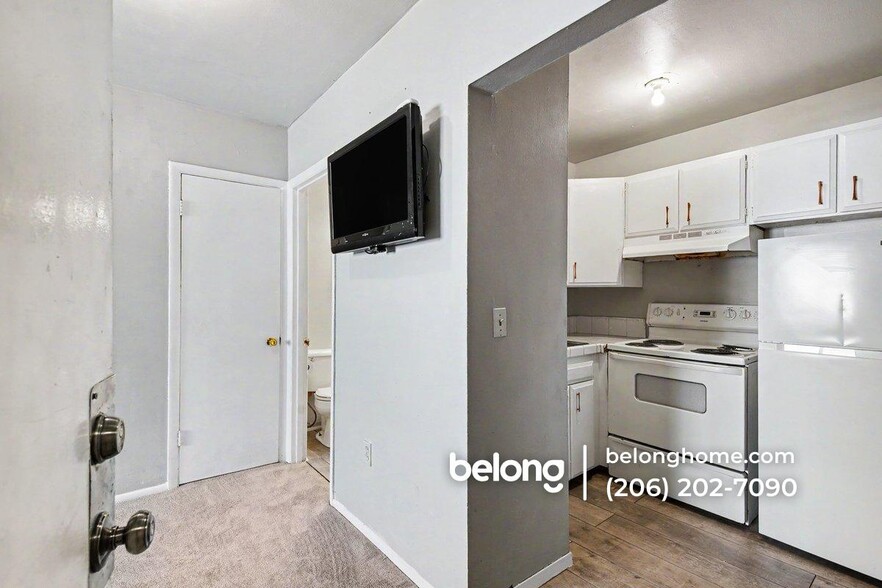 Building Photo - 9454 17th Ave SW