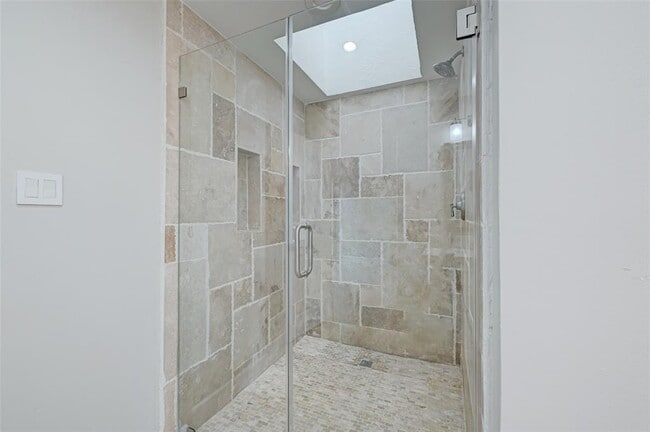Building Photo - 915 Daria Dr