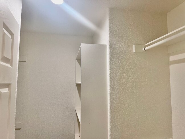 Building Photo - Fully Renovated 3-Bedroom Townhome in Gate...