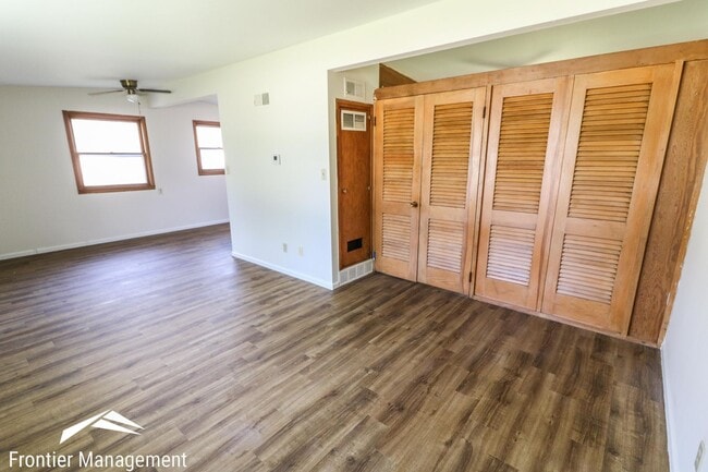 Building Photo - Unique Studio Apartment Located in East Manhattan!