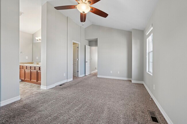 Building Photo - 6914 Dusty Miller Way