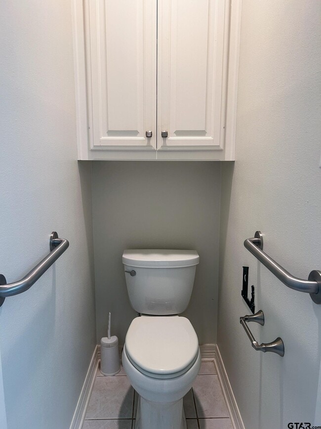 Building Photo - 704 Shiloh Ridge St