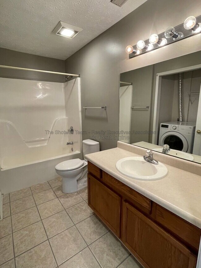 Building Photo - 2139 Ember Brook Ln