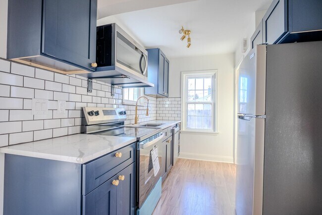 Building Photo - 657 E Moler St