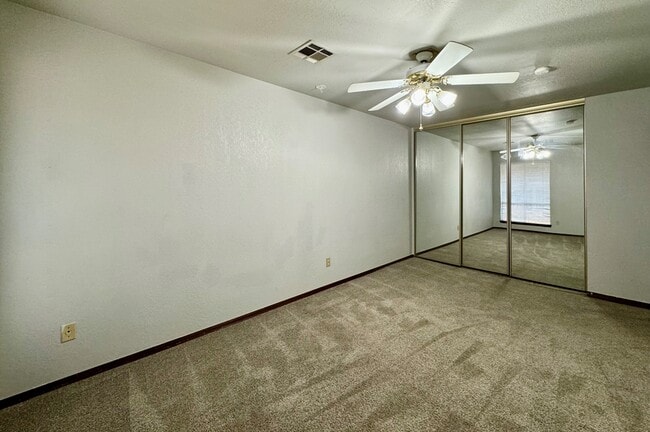 Building Photo - 1824 Windhill Ave