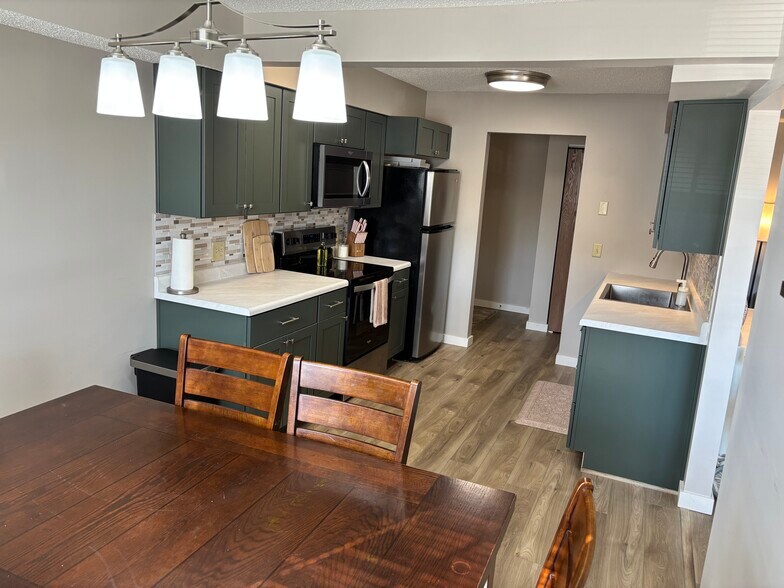 Building Photo - 2360 Wapakoneta Ave